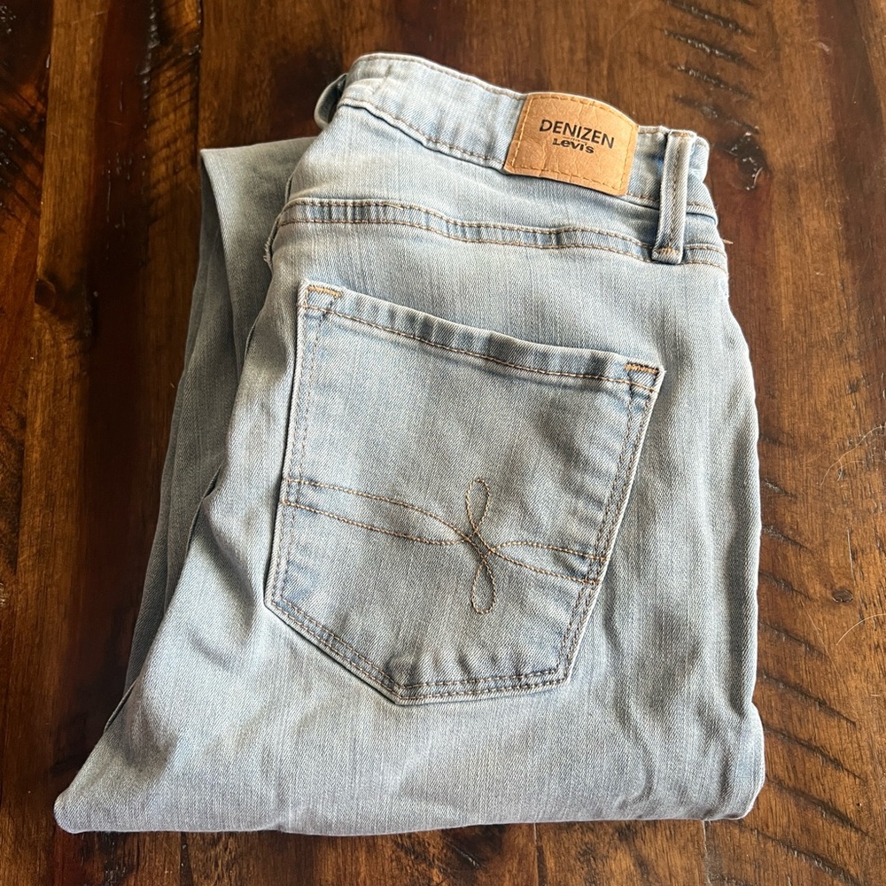 DENIZEN from Levi's Women's High Rise Skinny Jeans - light wash size 2 Long